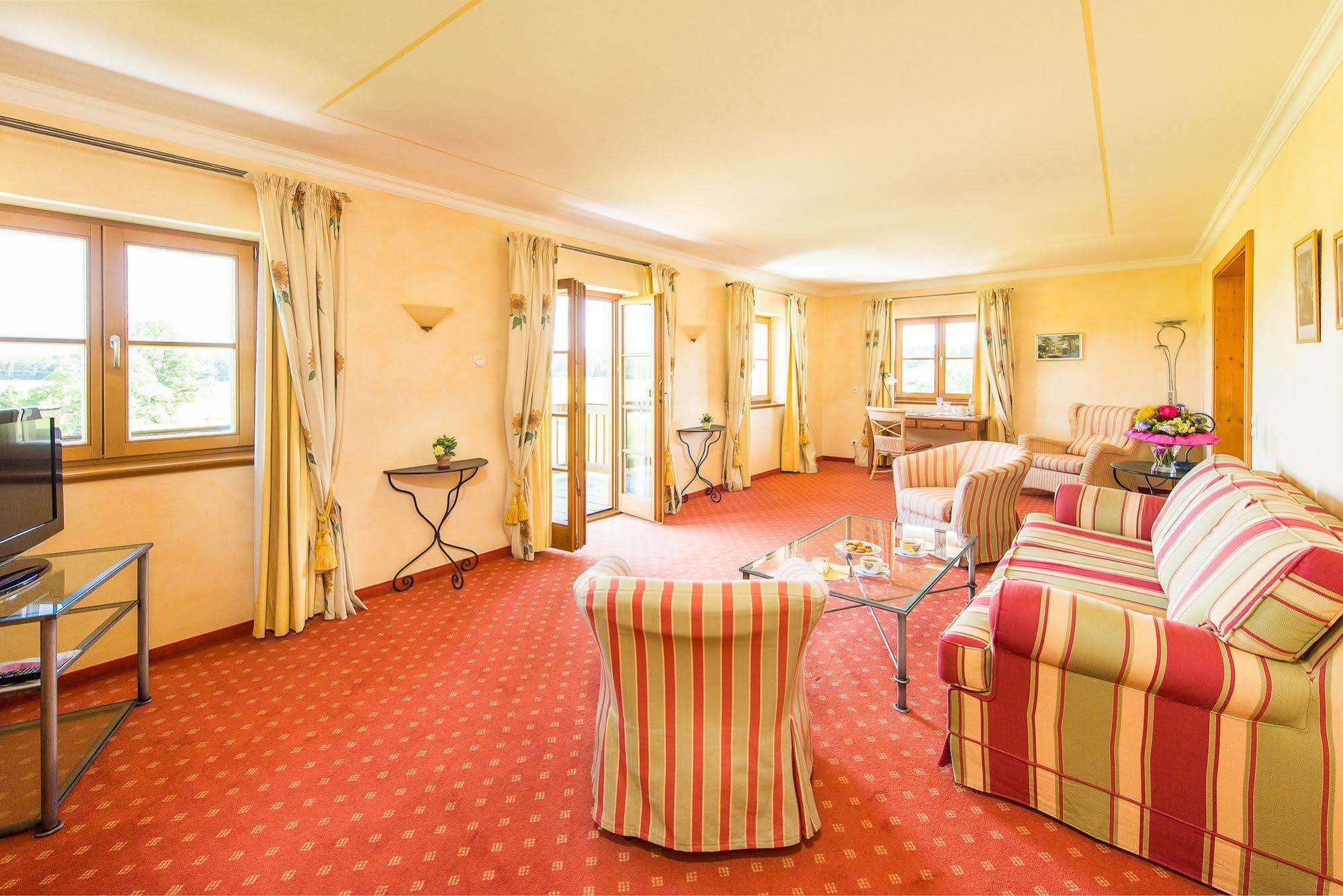 Hotel Und Landgasthof Altwirt Großhartpenning Exteriér fotografie